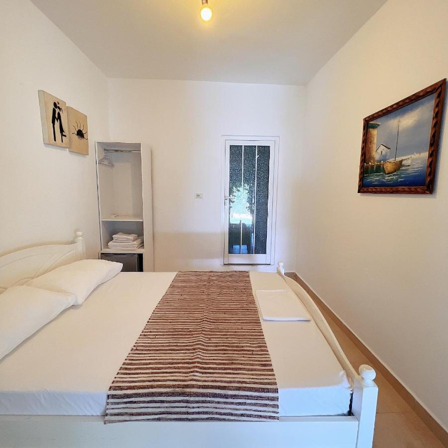 Garden Villa Naza Piqeras Εξωτερικό φωτογραφία