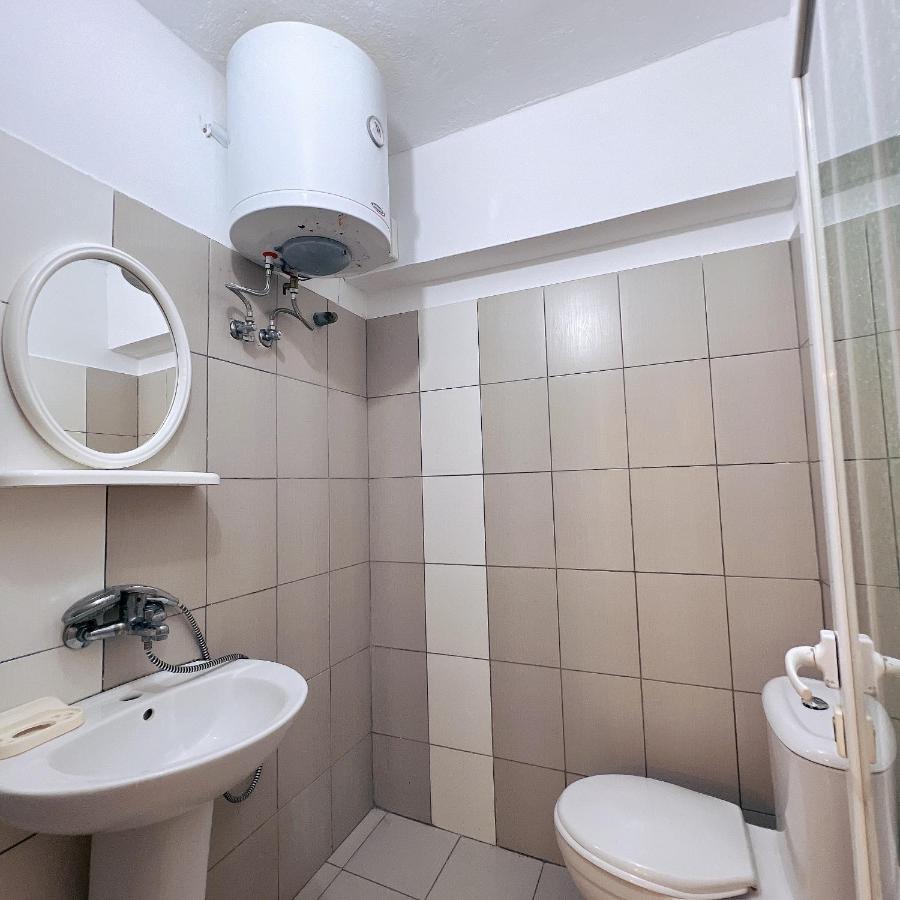 Garden Villa Naza Piqeras Εξωτερικό φωτογραφία