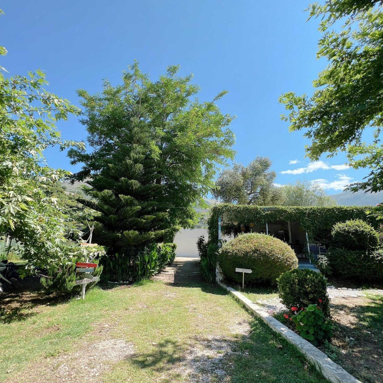 Garden Villa Naza Piqeras Εξωτερικό φωτογραφία